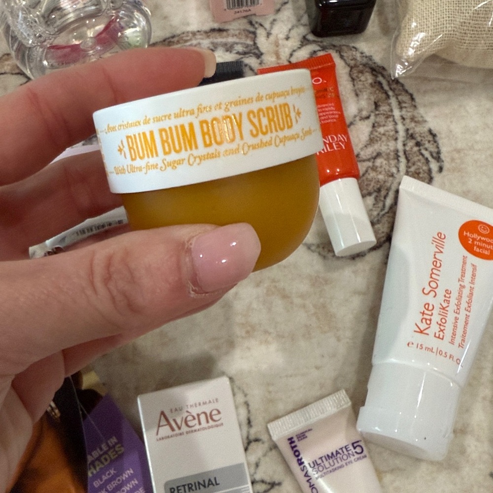 Essentials Skincare Collection - Cream, White, and Pink - Picture 3 of 9